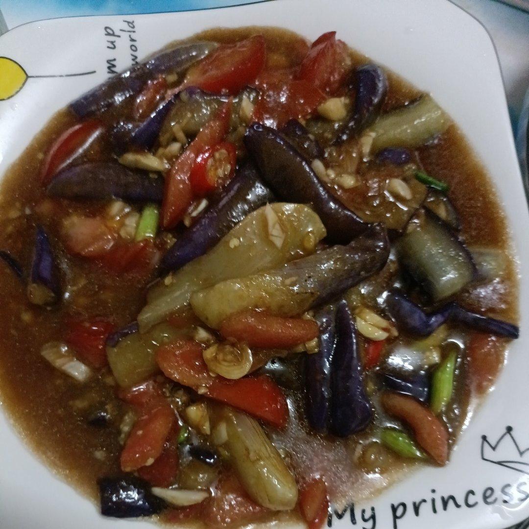 红烧茄子（佐西红柿尖椒）