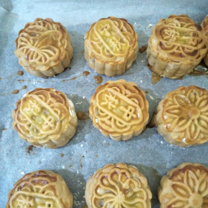 广式月饼—蛋黄莲蓉月饼