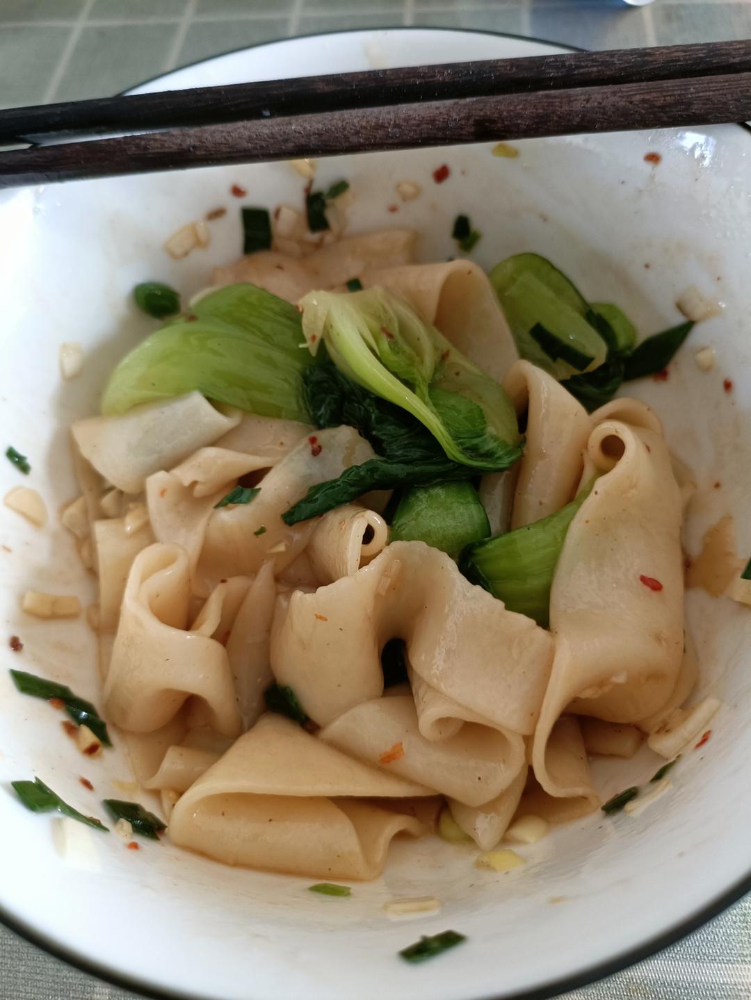 大碗宽面（油泼扯面）