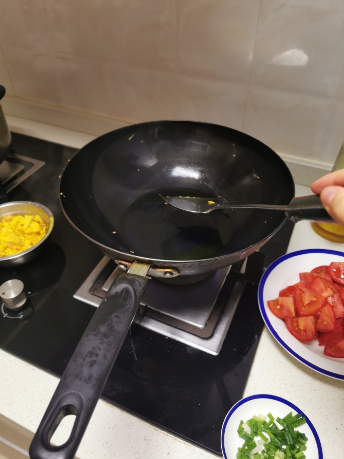 番茄炒蛋（+葱花+花椒粉版）的做法 步骤5