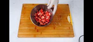 酸奶草莓红丝绒蛋糕的做法 步骤5