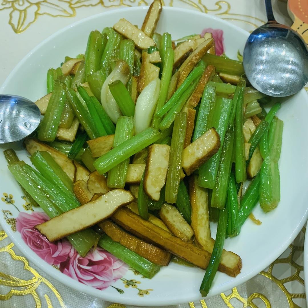 芹菜炒香干