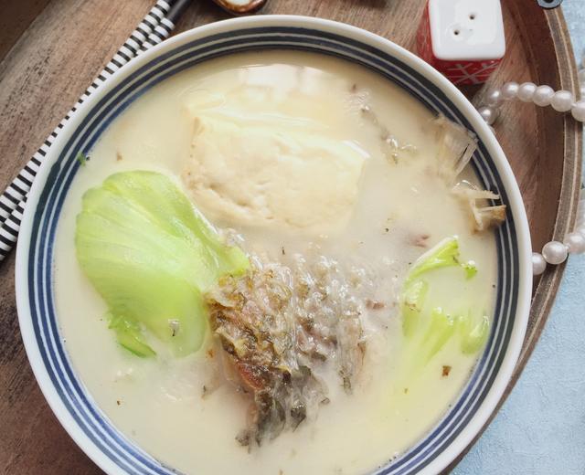 芥菜豆腐鱼汤的做法