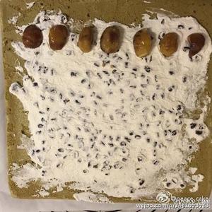 抹茶红豆栗子卷（可作为圣诞甜品呦~）的做法 步骤7