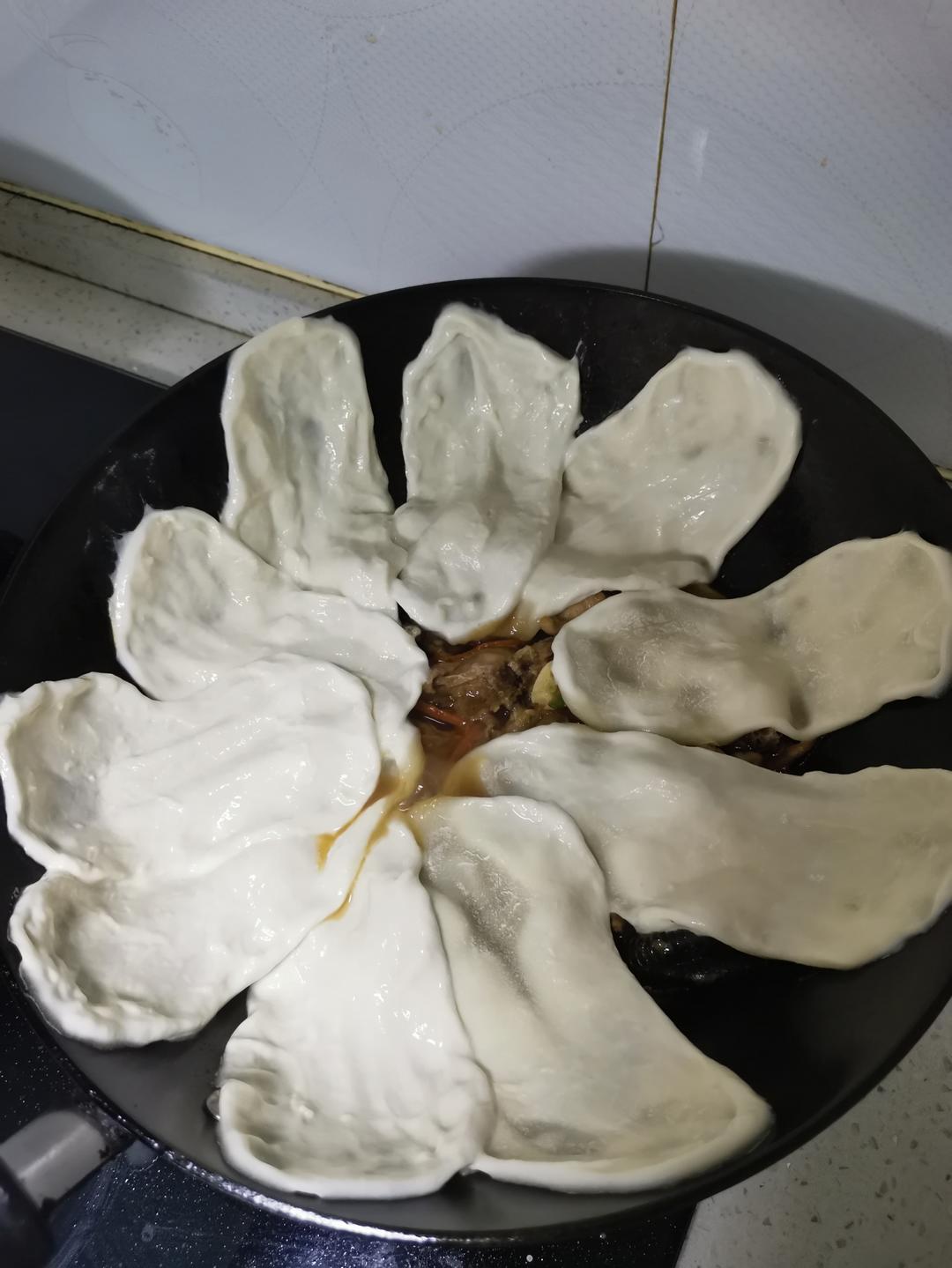 地锅鸡，教你贴饼子好吃的小技巧~