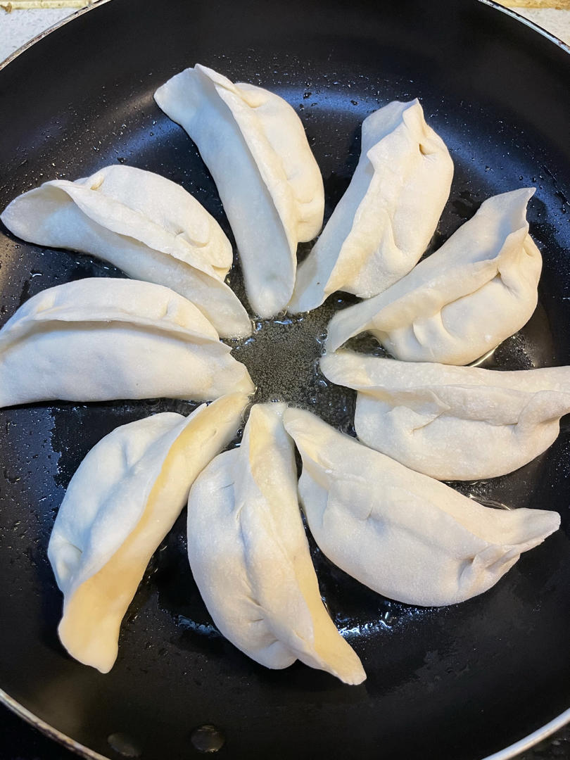水煎饺子（毫不逊色小吃店的做法）