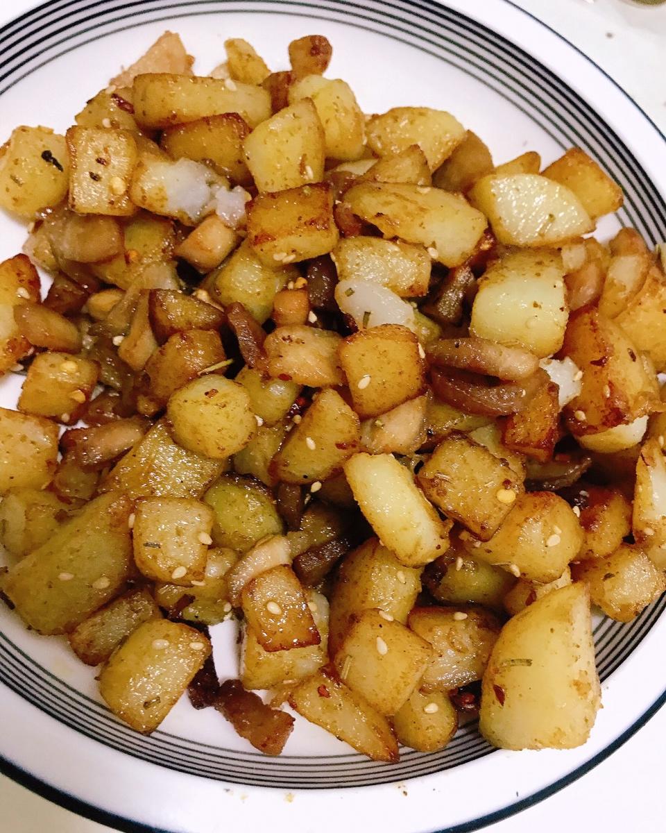香辣过瘾的孜然土豆火腿，比路边摊还好吃