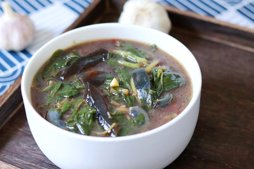 皮蛋红苋菜汤的做法