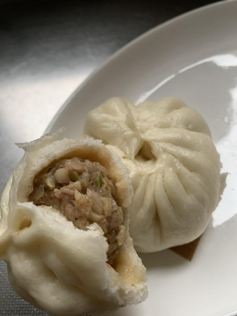 竹深荷静做的松软多汁的肉包子