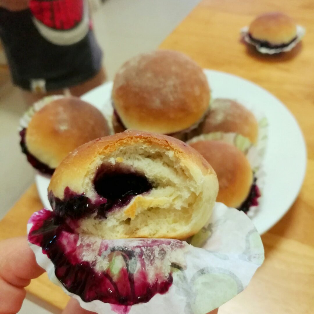 爆浆蓝莓酸奶面包