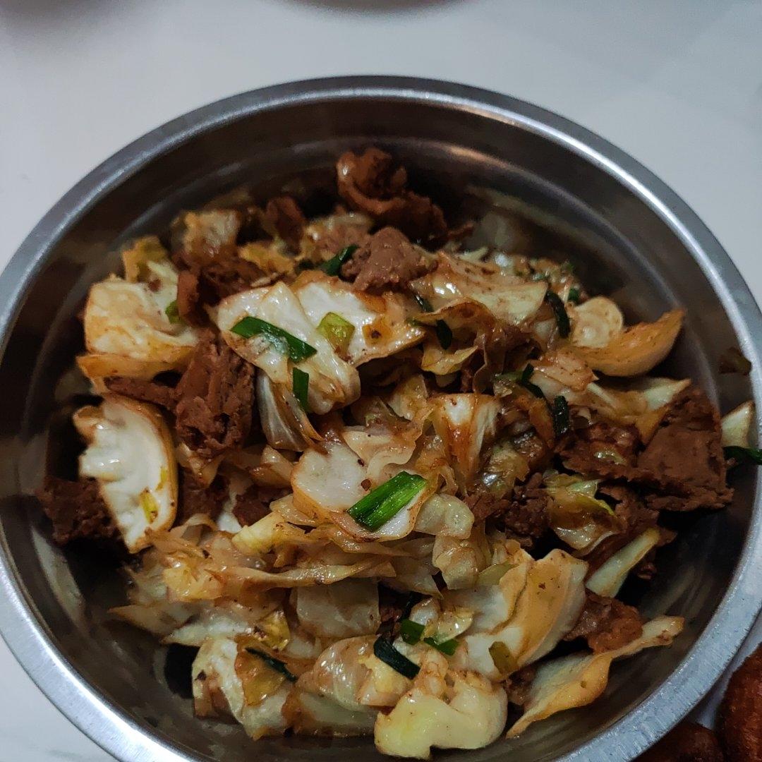 包菜炒肉片