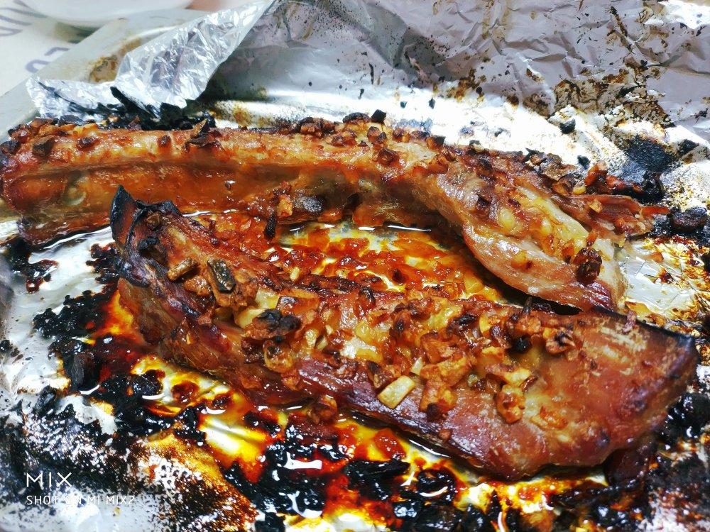 蜜制蒜香烤排骨