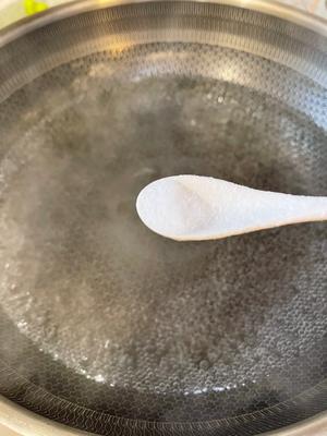 凉拌皮蛋豆腐的做法 步骤2
