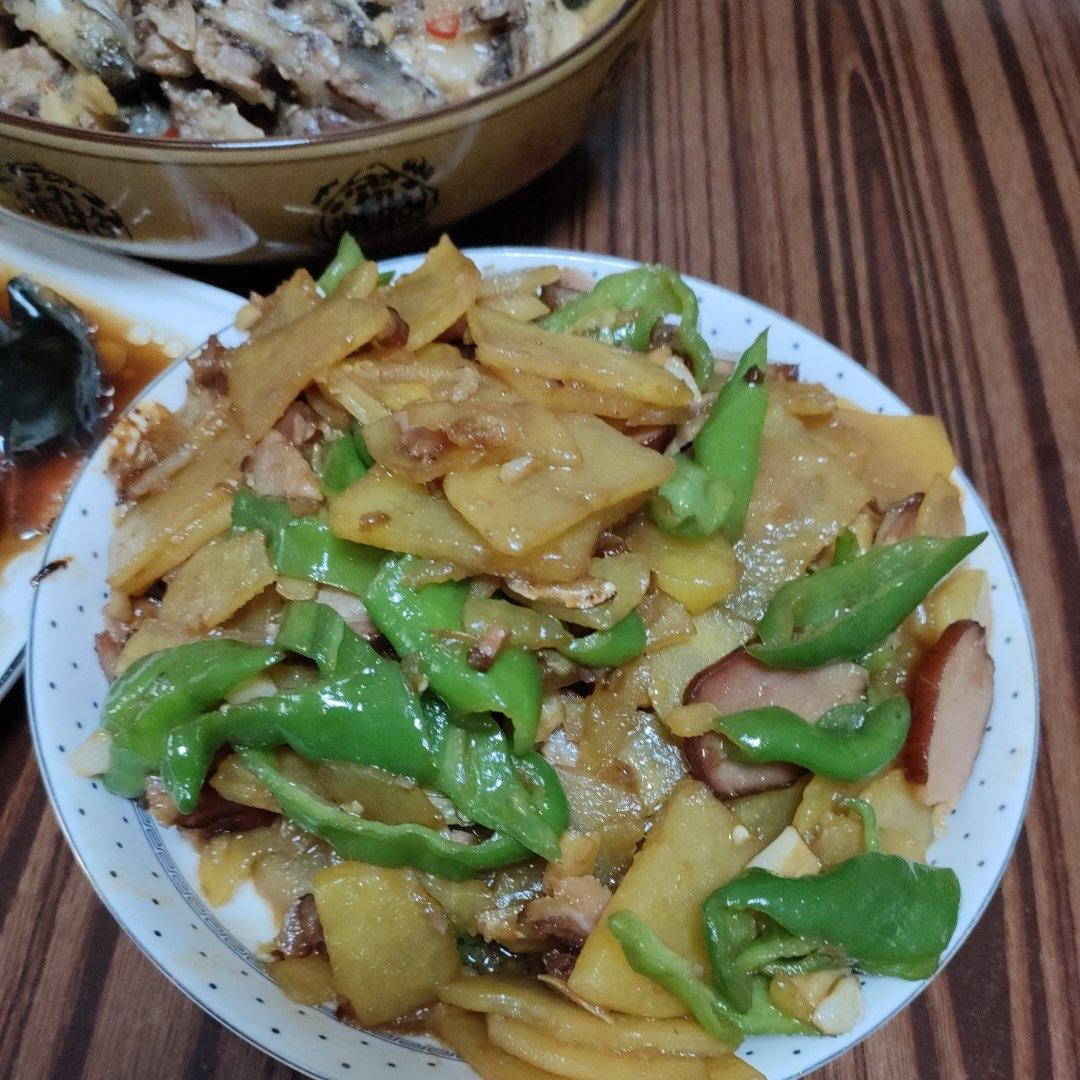 腊肉炒土豆片