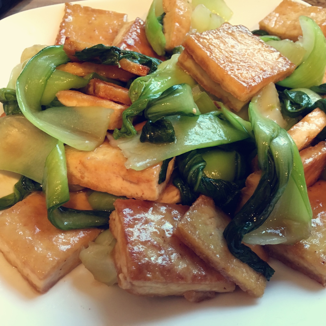 浇汁煎烧豆腐配小油菜