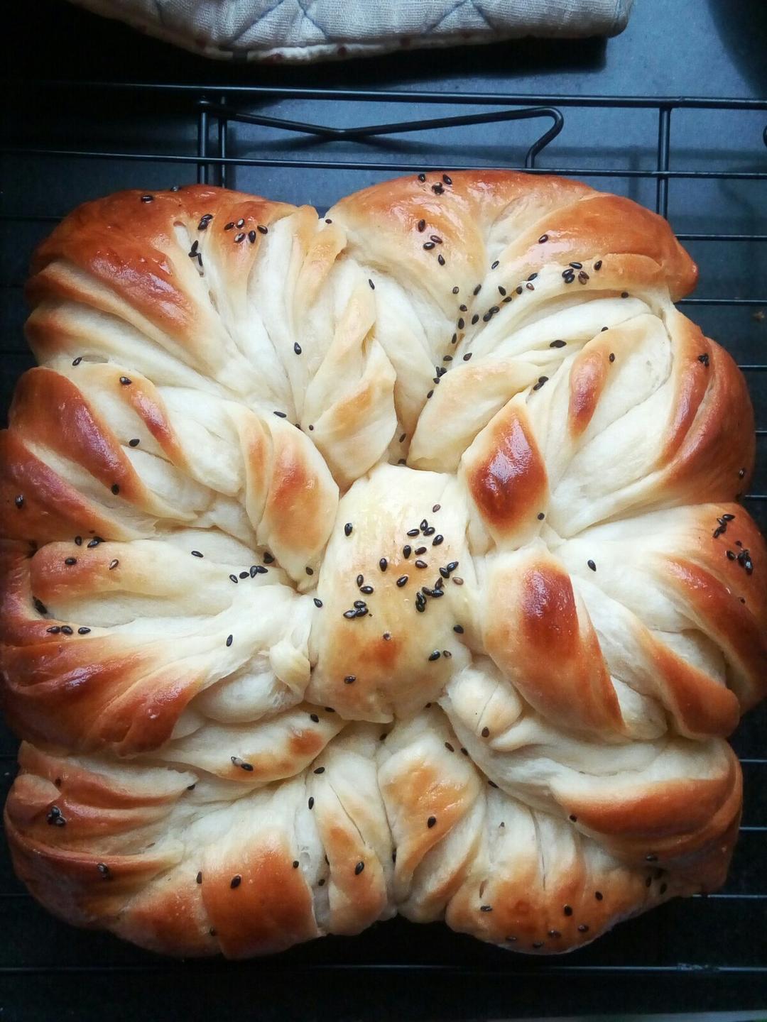 太阳花肉松面包