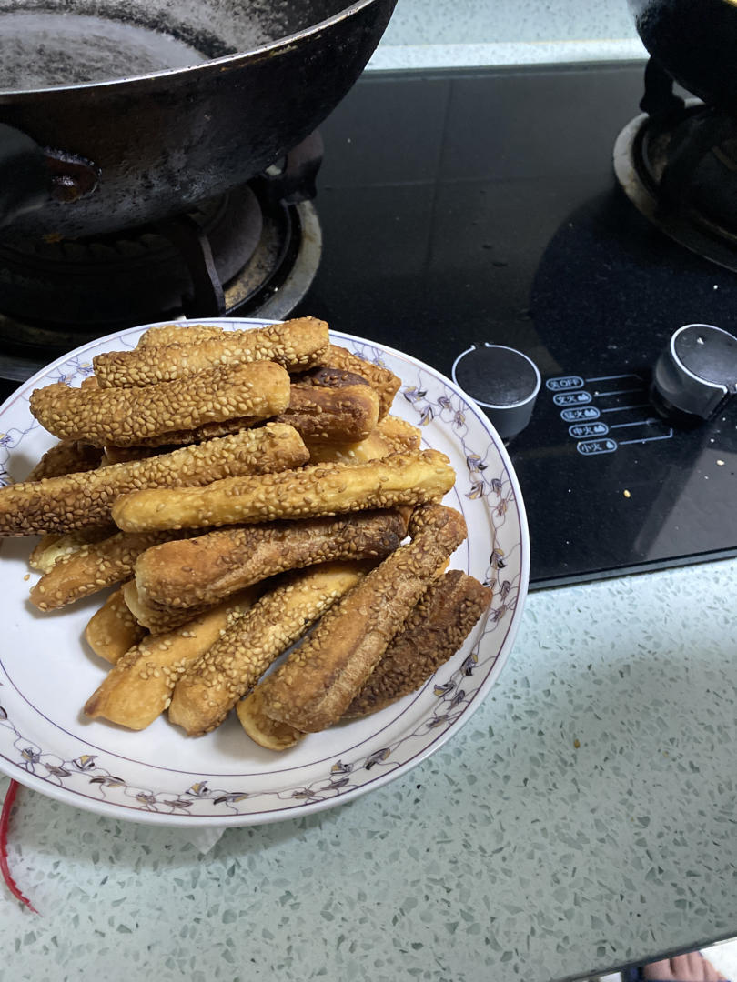 两个鸡蛋一碗面 让你轻松搞定小零食 酥脆可口 附细节视频详解