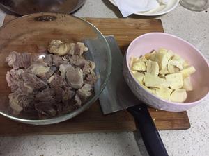 冬笋牛腩香辣煲的做法 步骤1