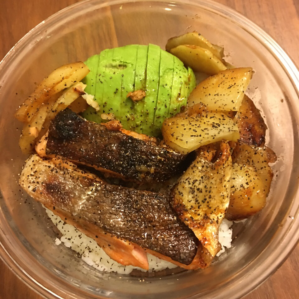 三文鱼牛油果拌饭