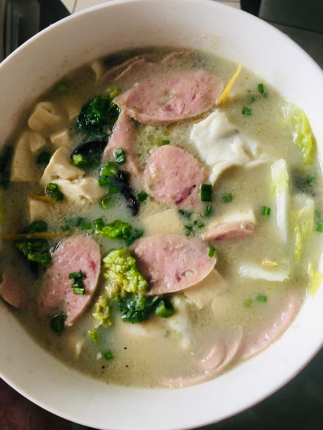 三鲜汤：确实鲜（皮蛋、鸡蛋、豆腐、火腿、白菜）