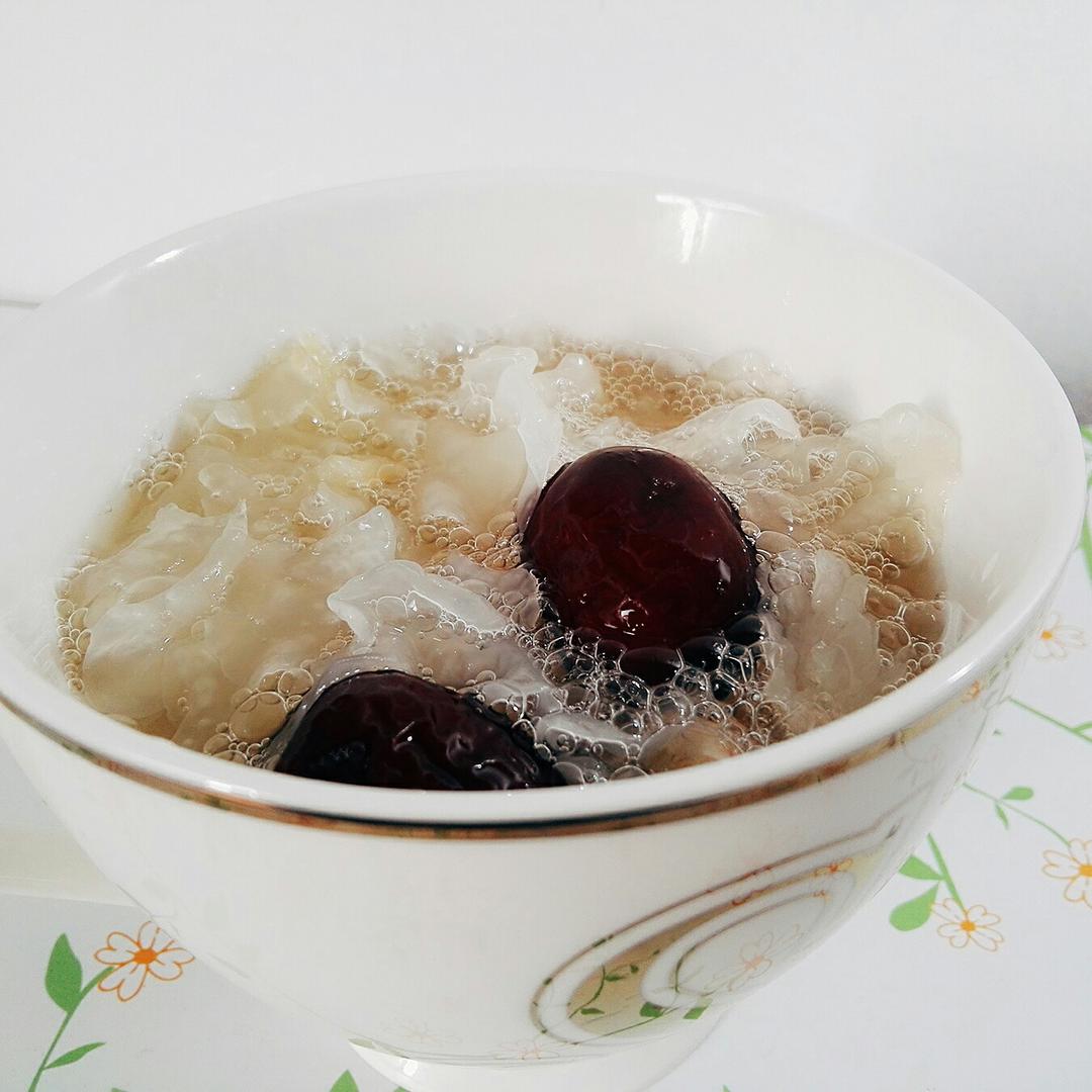 红枣银耳莲子羹
