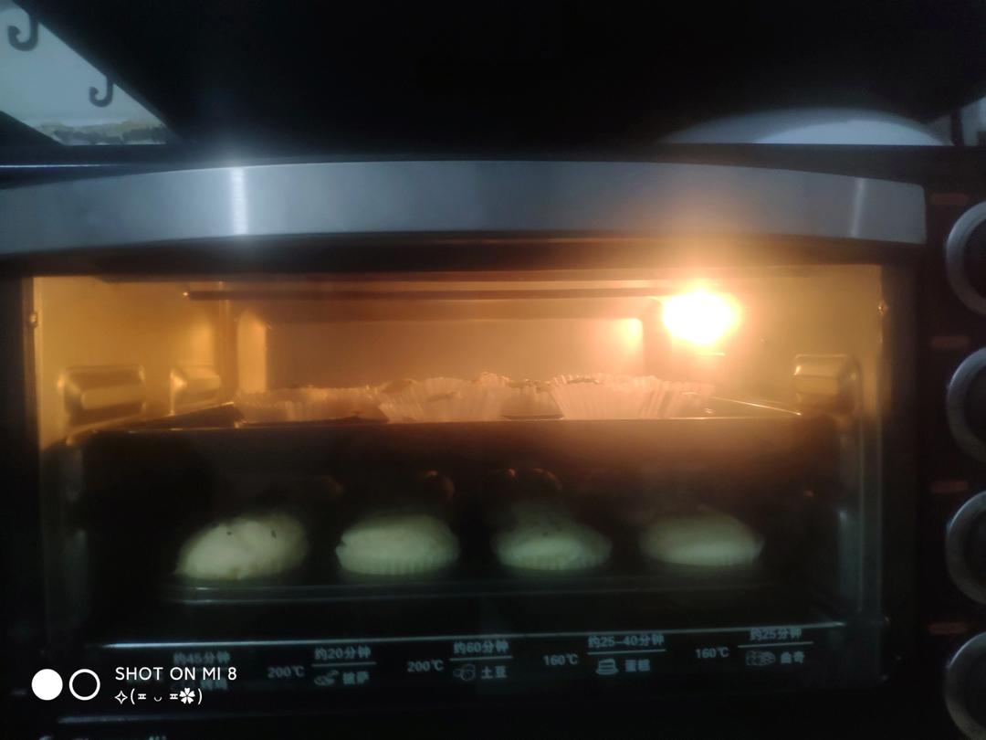 纸杯蛋糕一次成功，简单好吃