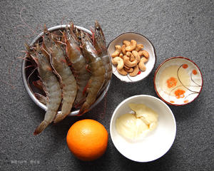 欢喜做年菜：鲜橙腰果沙拉酥虾的做法 步骤1