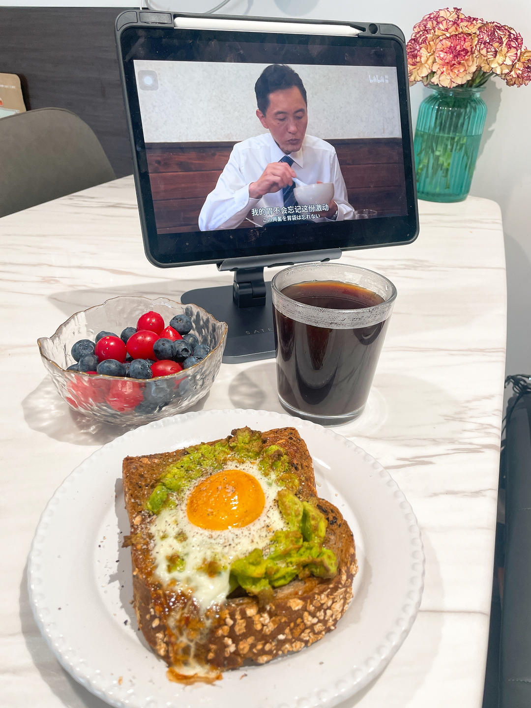 风味鳄梨酱配面包