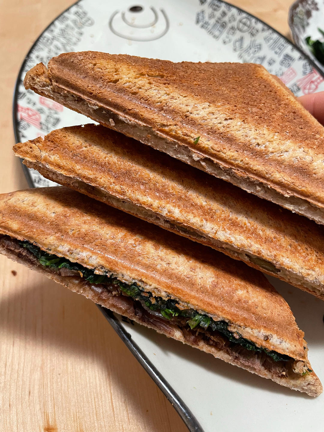 菠菜蘑菇鸡蛋的万能搭配，随便摆个三明治都好吃