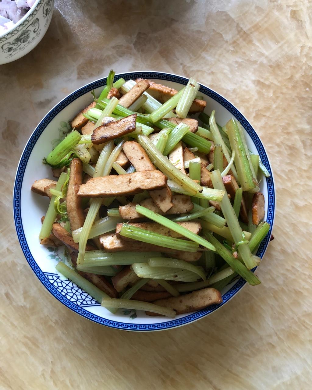 芹菜炒香干