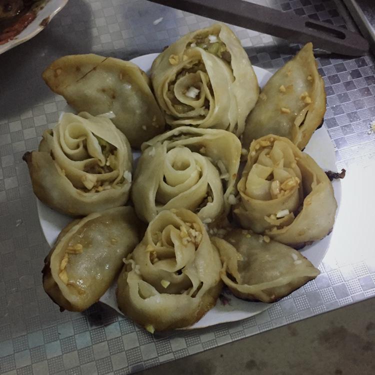 好看又好吃的《花式玫瑰煎饺》，据说这才是饺子的正确打开方式