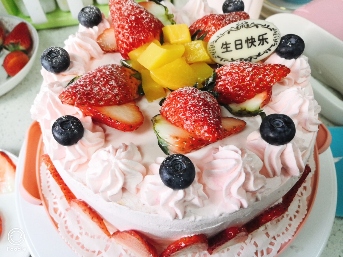 超简单的生日蛋糕裱花装饰的做法