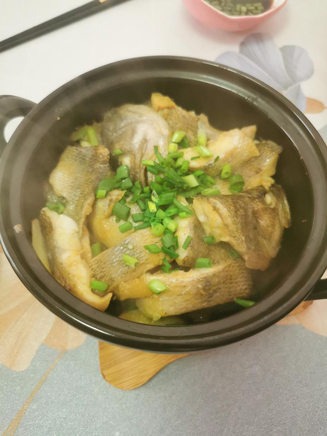 不加一滴水的砂锅盐焗鲈鱼