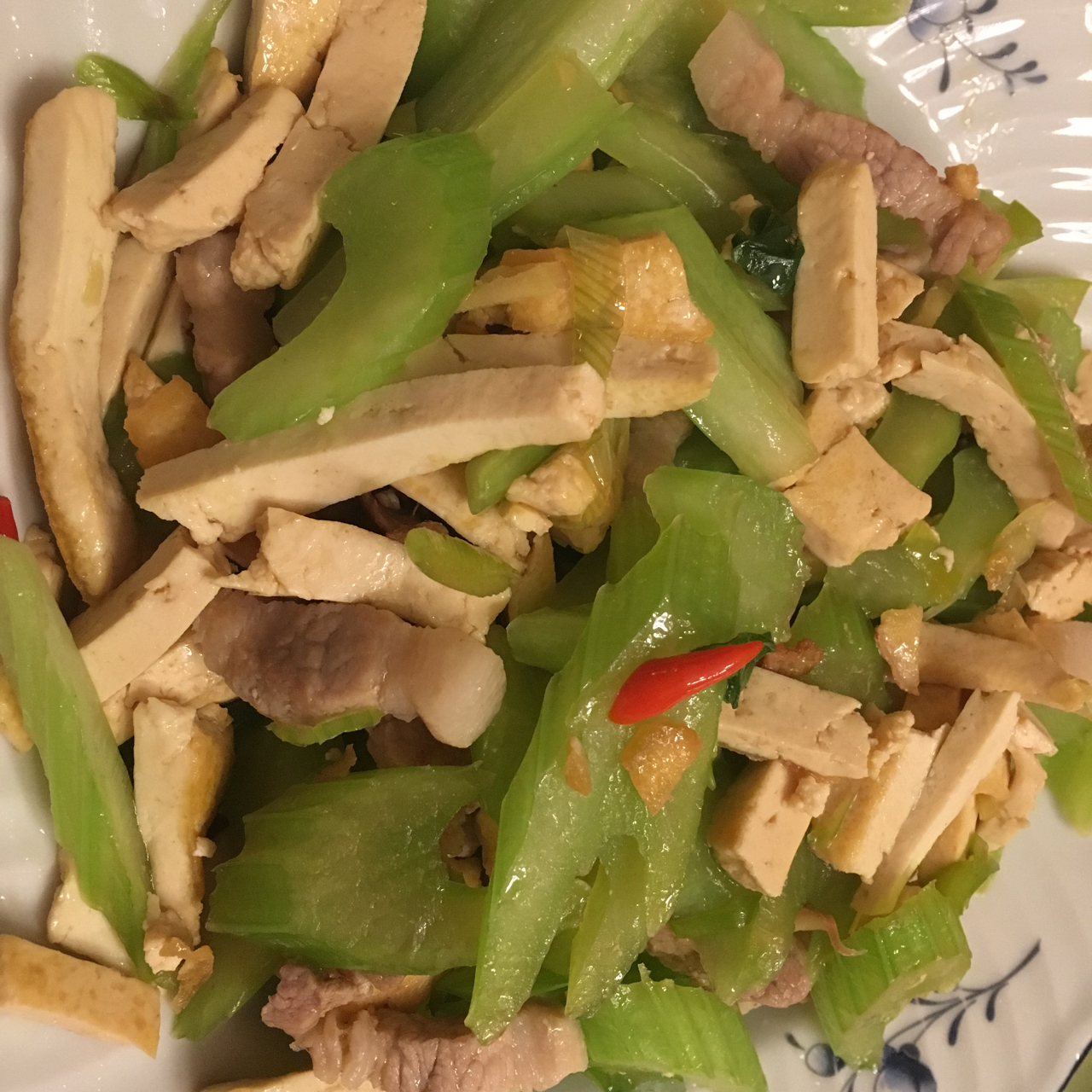 芹菜香干炒肉丝