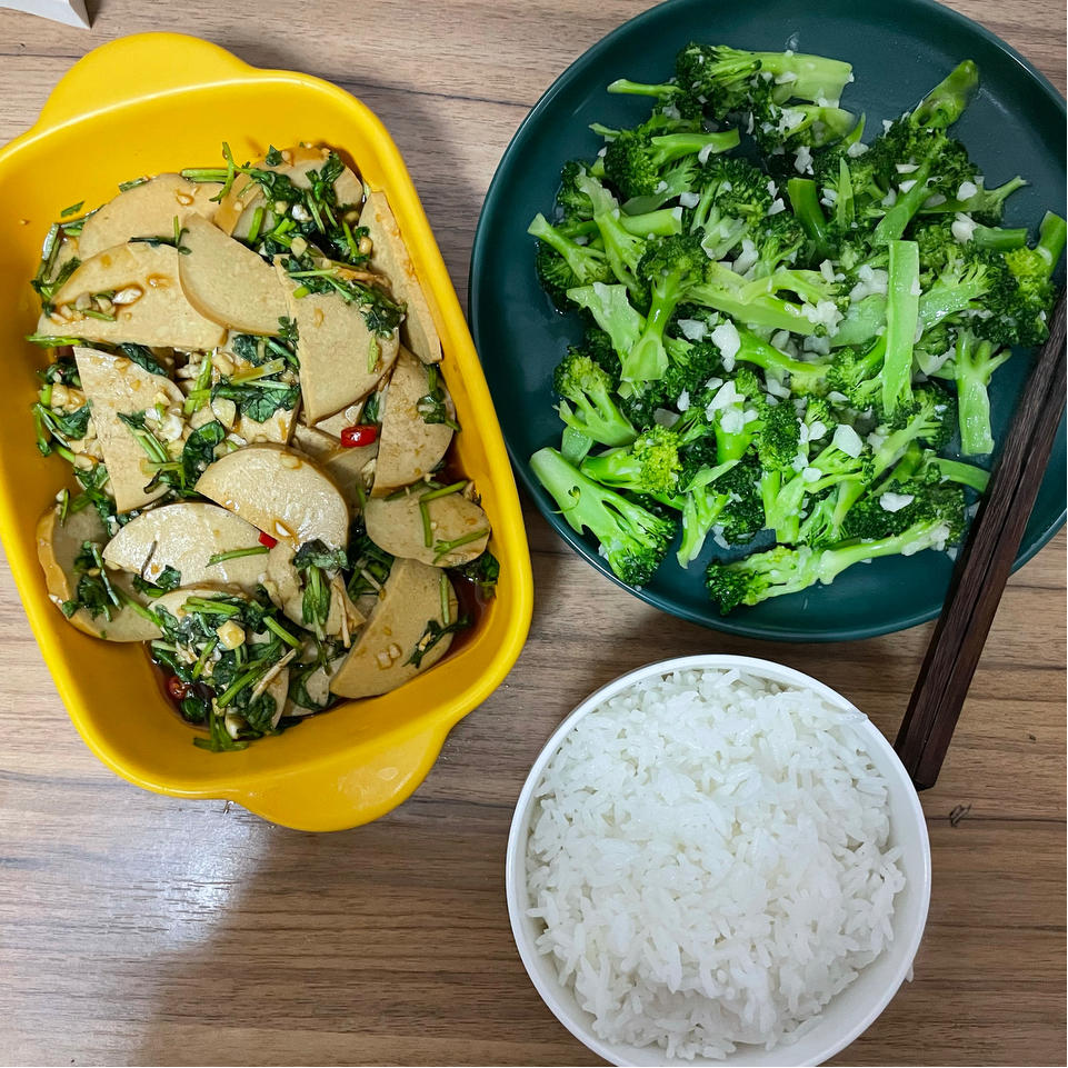 香菜凉拌素鸡