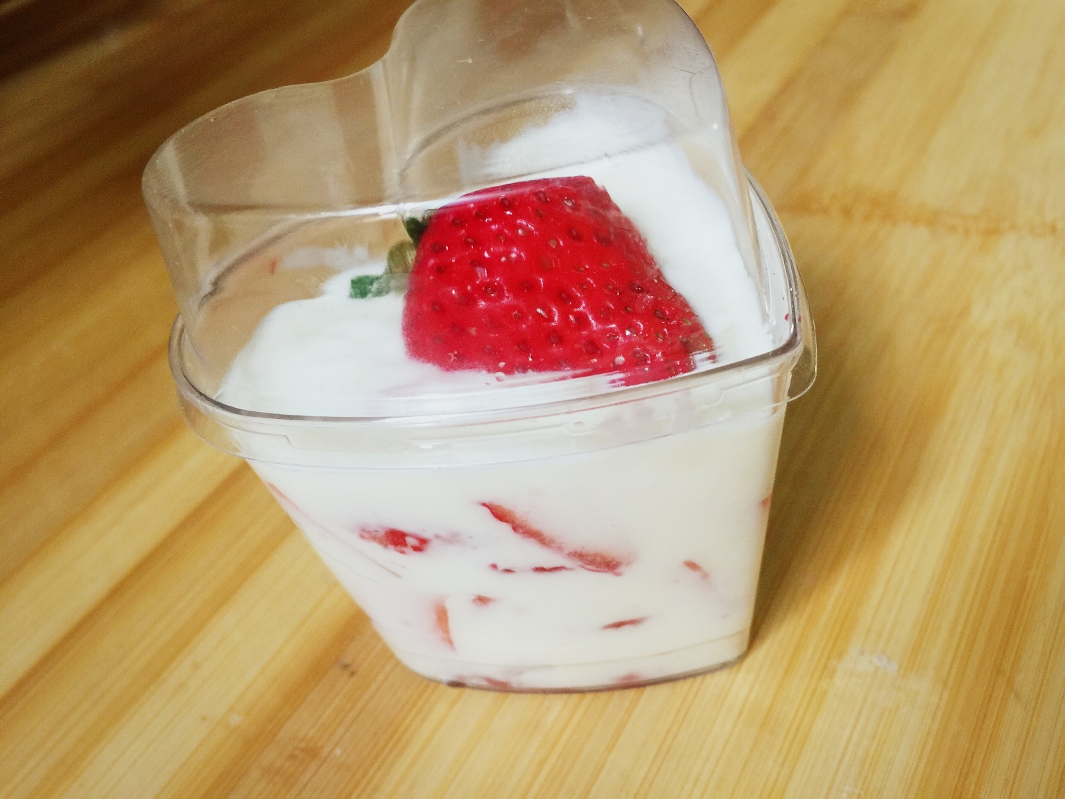 草莓奶油杯的做法