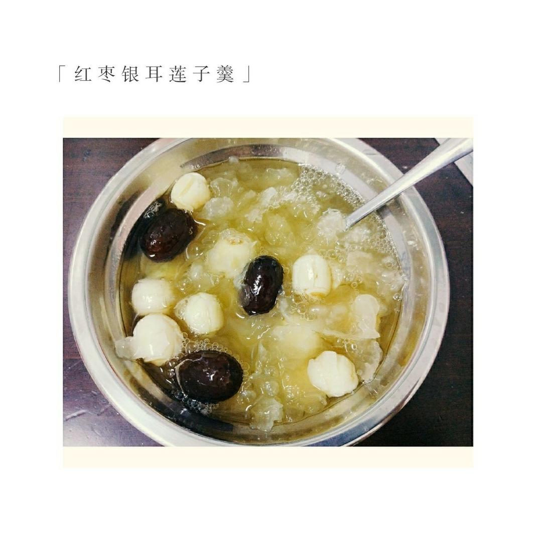 红枣百合莲子银耳羹——养颜润秋燥哦