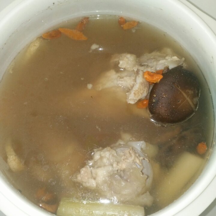 手机用户6507_937k做的最单纯的大骨头汤