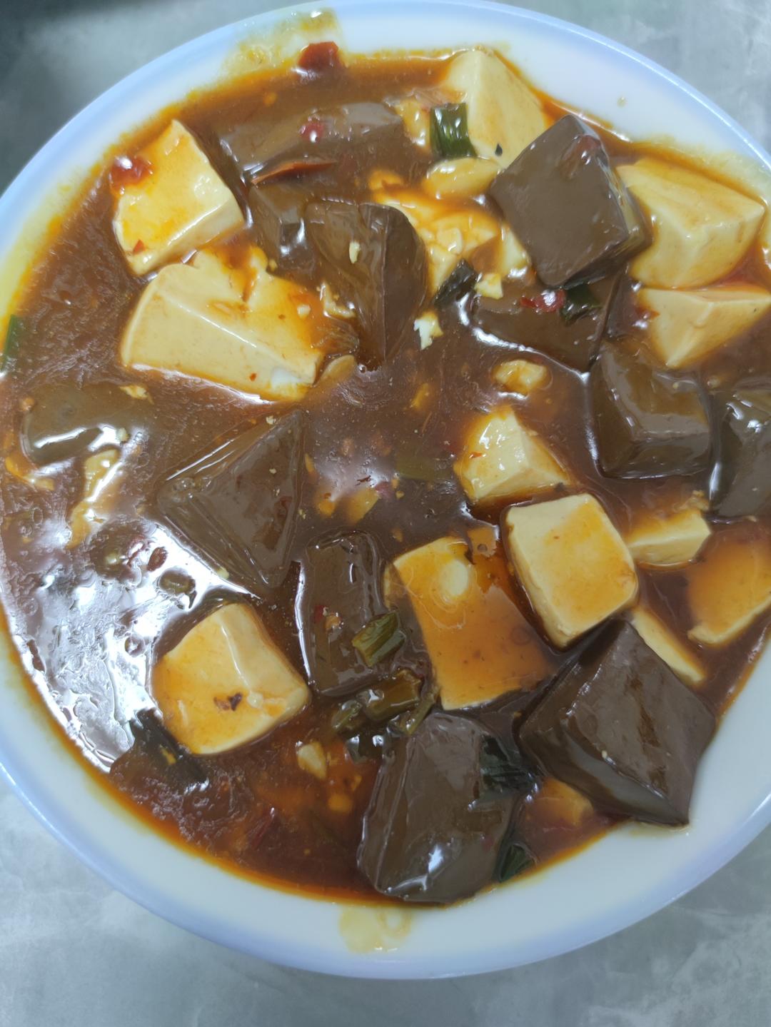 能吃三碗饭的红烧鸭血豆腐