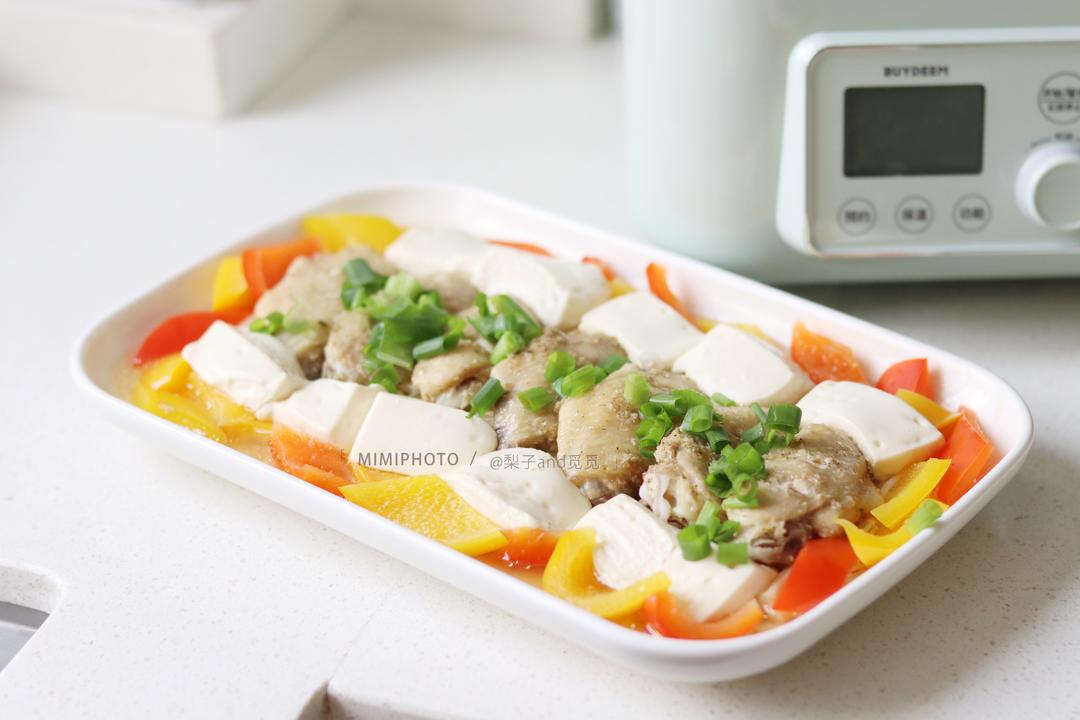 彩椒金针菇豆腐蒸鸡翅【7月北鼎蒸炖锅食谱】