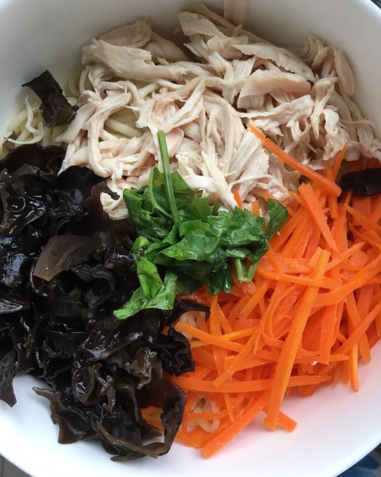 鸡丝拌面