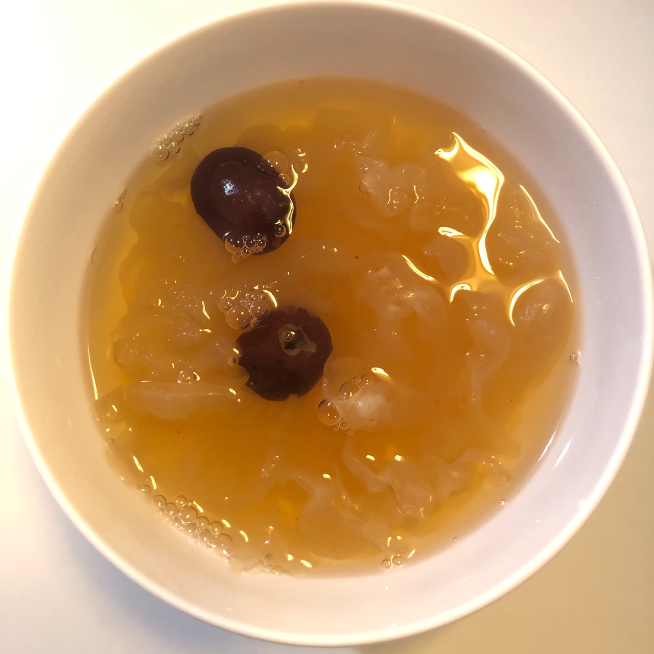 银耳红枣莲子羹Tremella jujube lotus nuts sweet soup