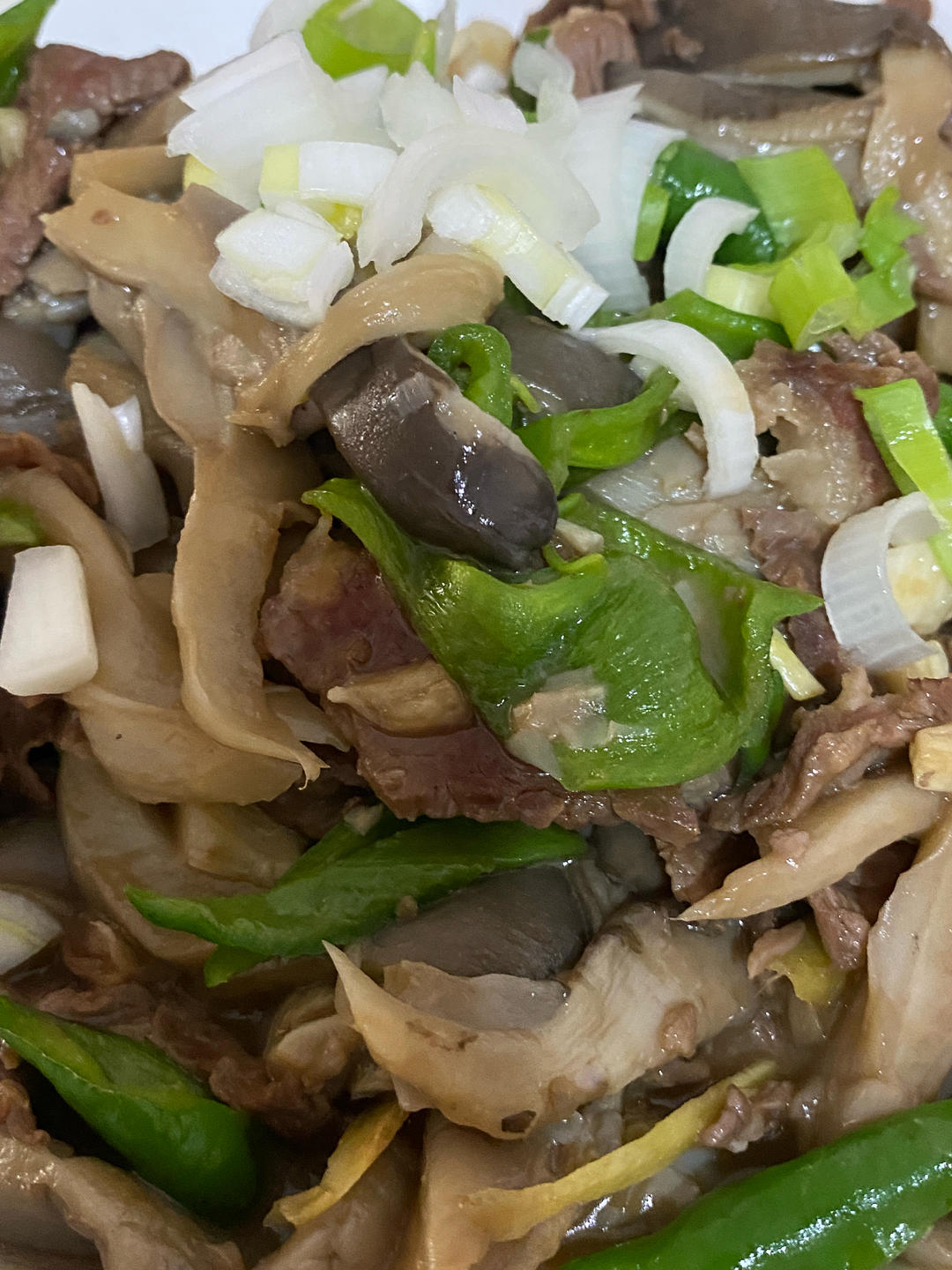 平菇尖椒炒牛肉