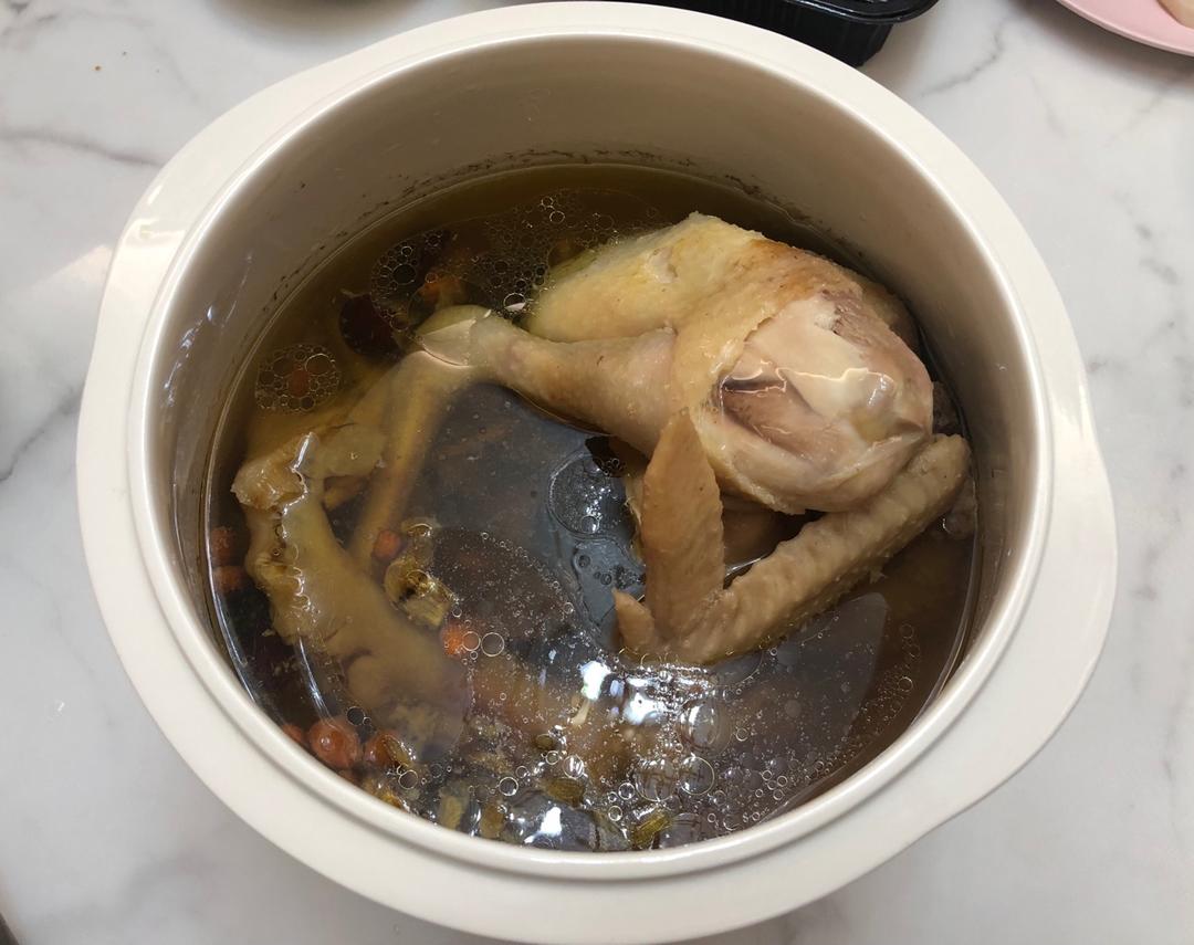 石斛灵芝炖鸡汤