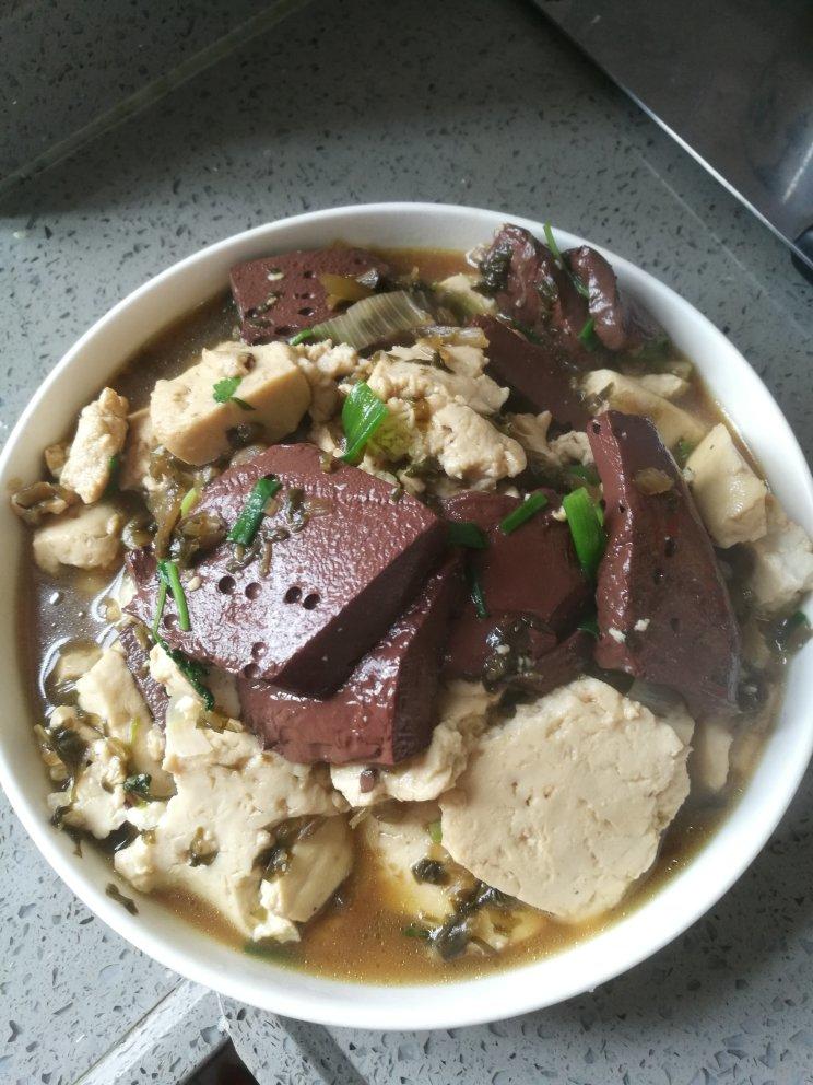 雪菜烧猪血豆腐