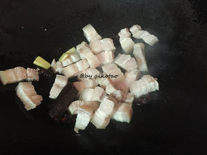 油豆腐烧回锅肉的做法 步骤3