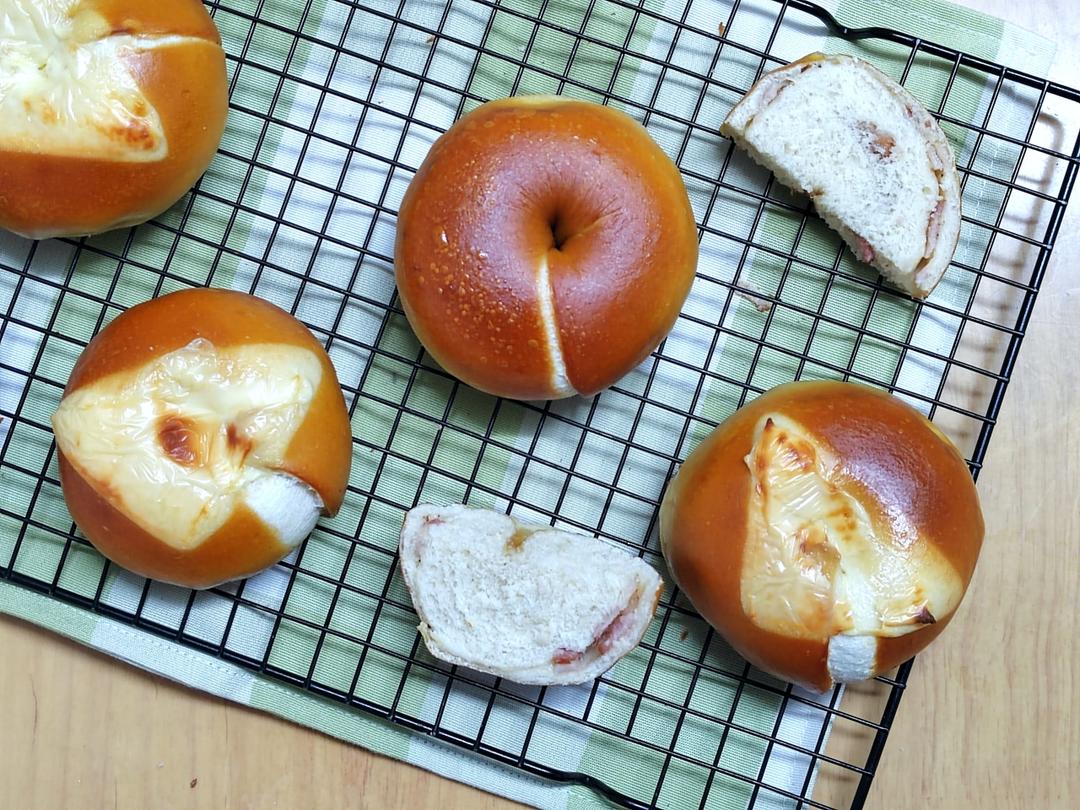 培根芝士碱水贝果