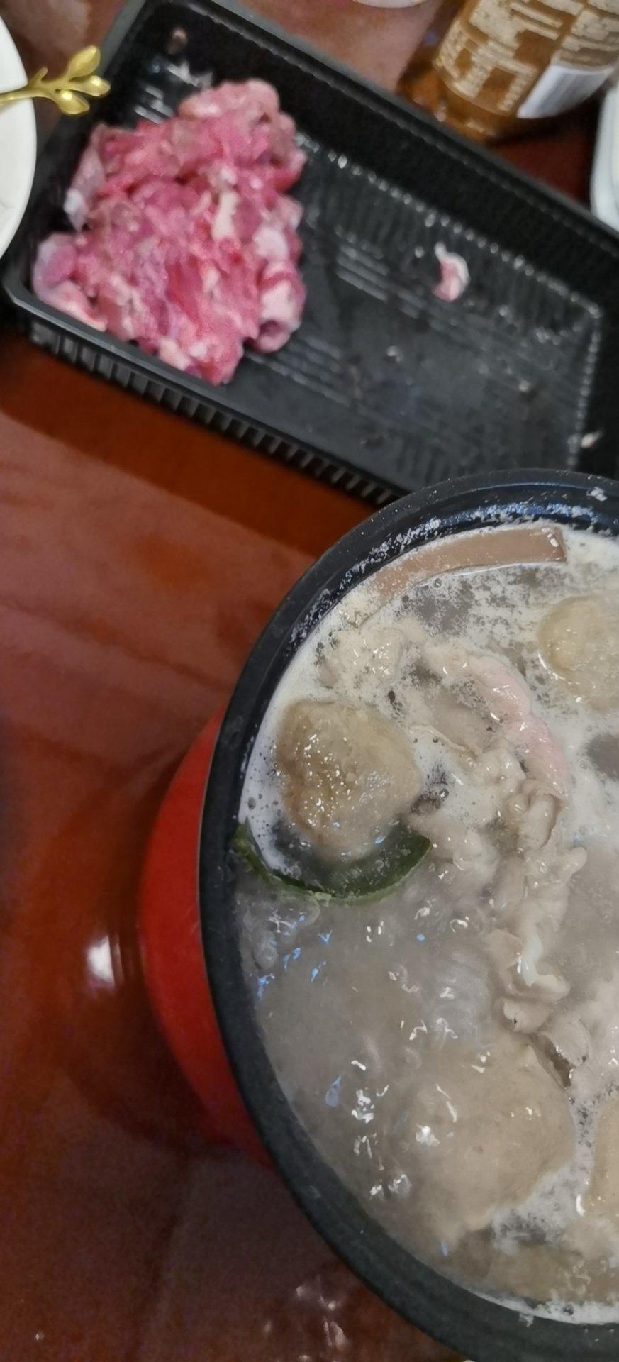 冬天第一顿火锅安排上了吗？热气腾腾的麻辣火锅走起