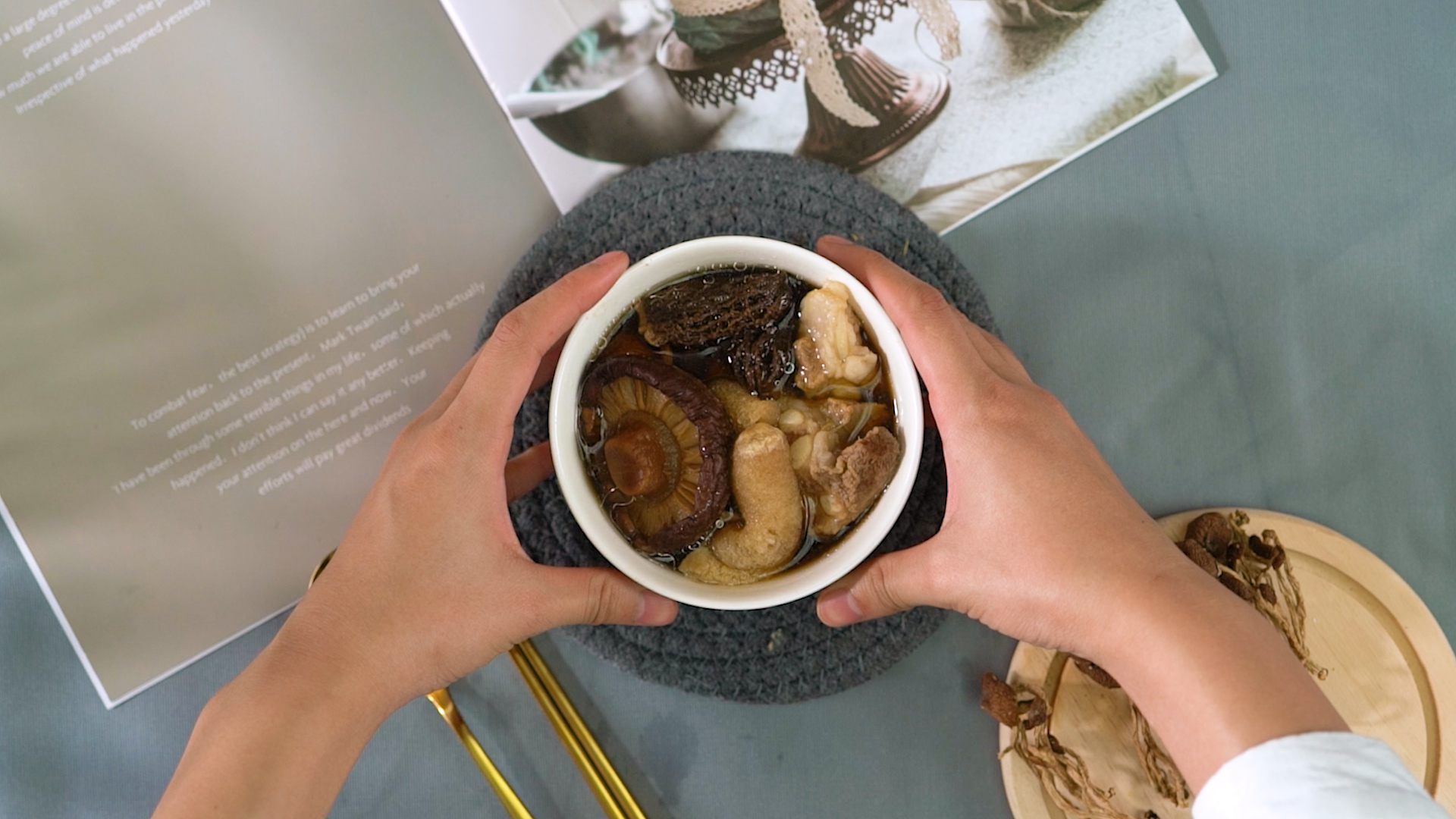 野生菌菇汤的做法