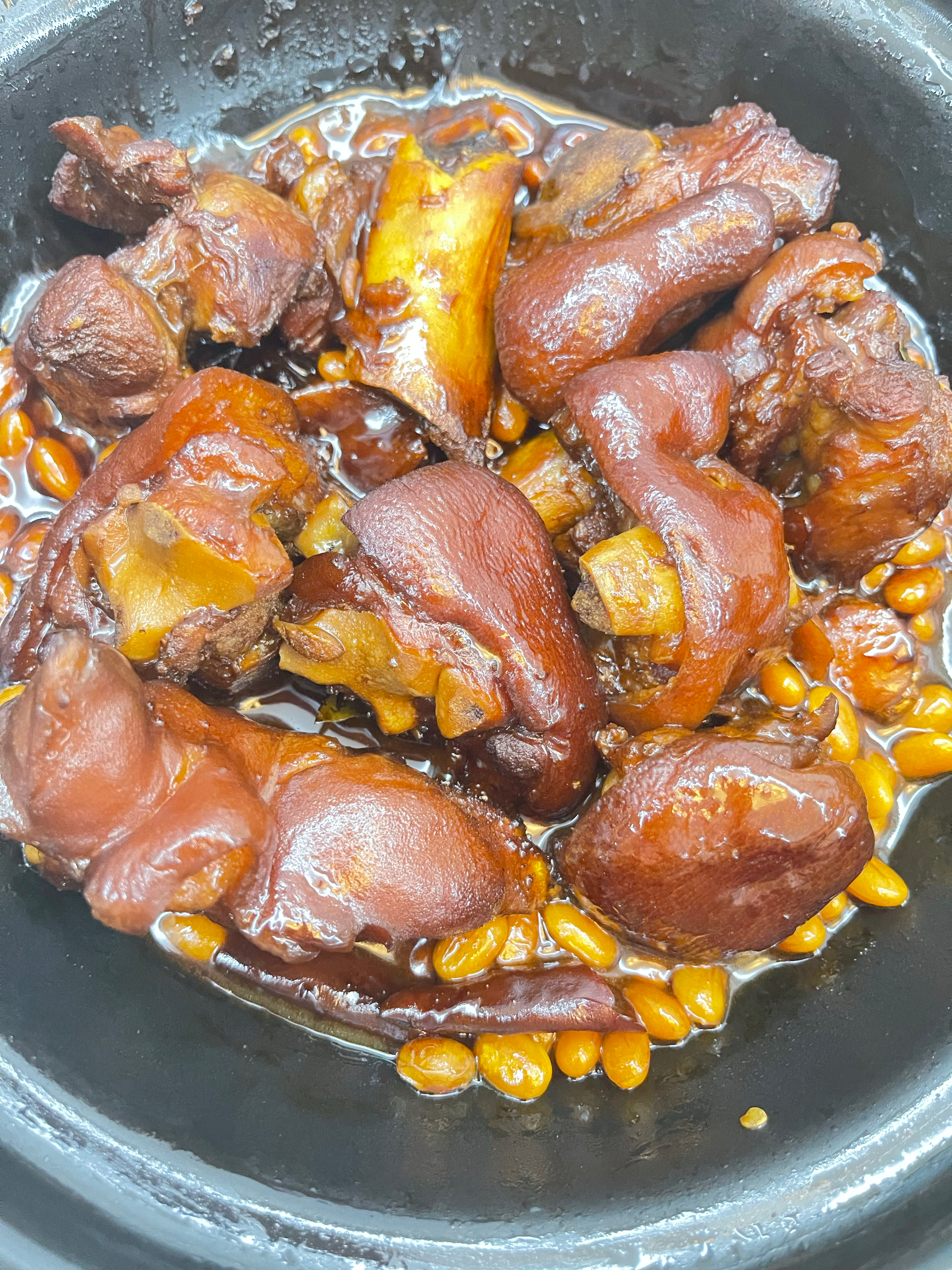 黄豆焖猪脚砂锅版